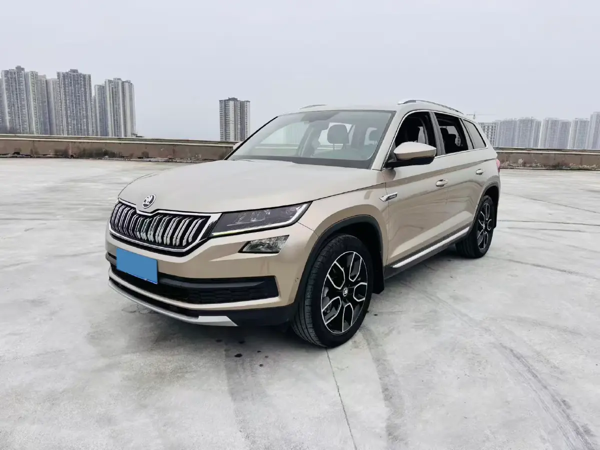 2019 Skoda Superb 2.0T 220HP L4 7DCT