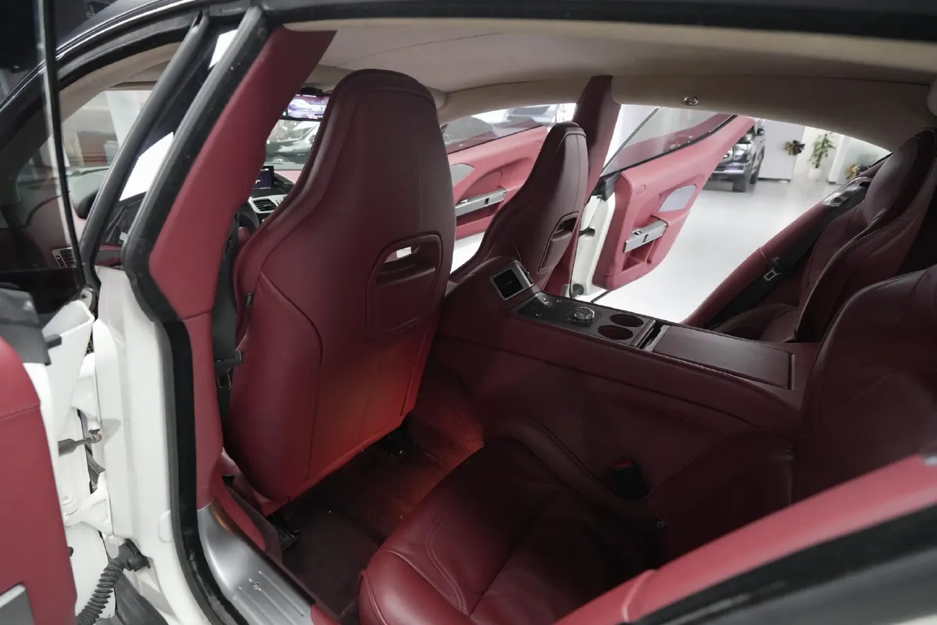 2016 Aston Martin Rapide 6.0L 518HP V12 8AT,autocango,china used car exporter,china ev exporter,chinese used car exporter,chinese used ev exporter