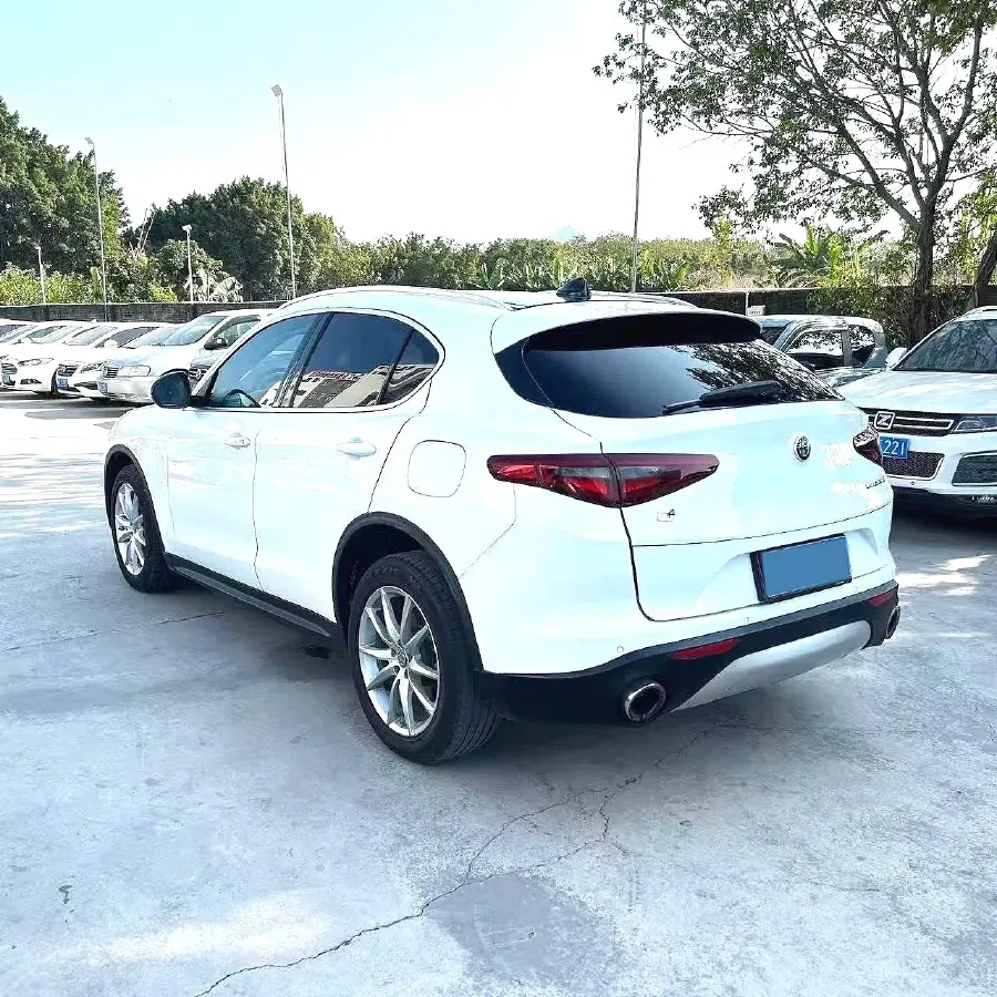 2017 Alfa Romeo Stelvio 2.0T 280HP L4 8AT,autocango,china used car exporter,china ev exporter,chinese used car exporter,chinese used ev exporter