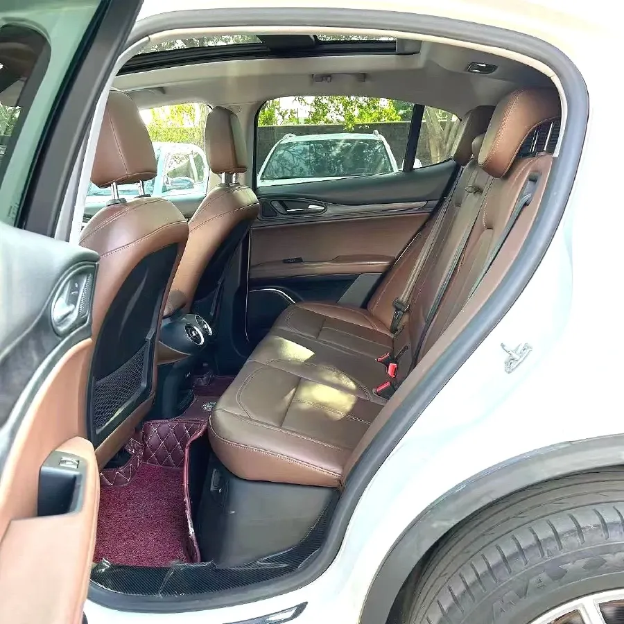 2017 Alfa Romeo Stelvio 2.0T 280HP L4 8AT,autocango,china used car exporter,china ev exporter,chinese used car exporter,chinese used ev exporter