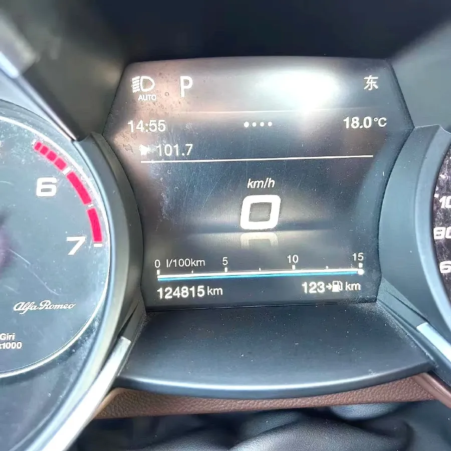 2017 Alfa Romeo Stelvio 2.0T 280HP L4 8AT,autocango,china used car exporter,china ev exporter,chinese used car exporter,chinese used ev exporter