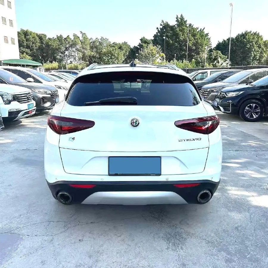 2017 Alfa Romeo Stelvio 2.0T 280HP L4 8AT,autocango,china used car exporter,china ev exporter,chinese used car exporter,chinese used ev exporter