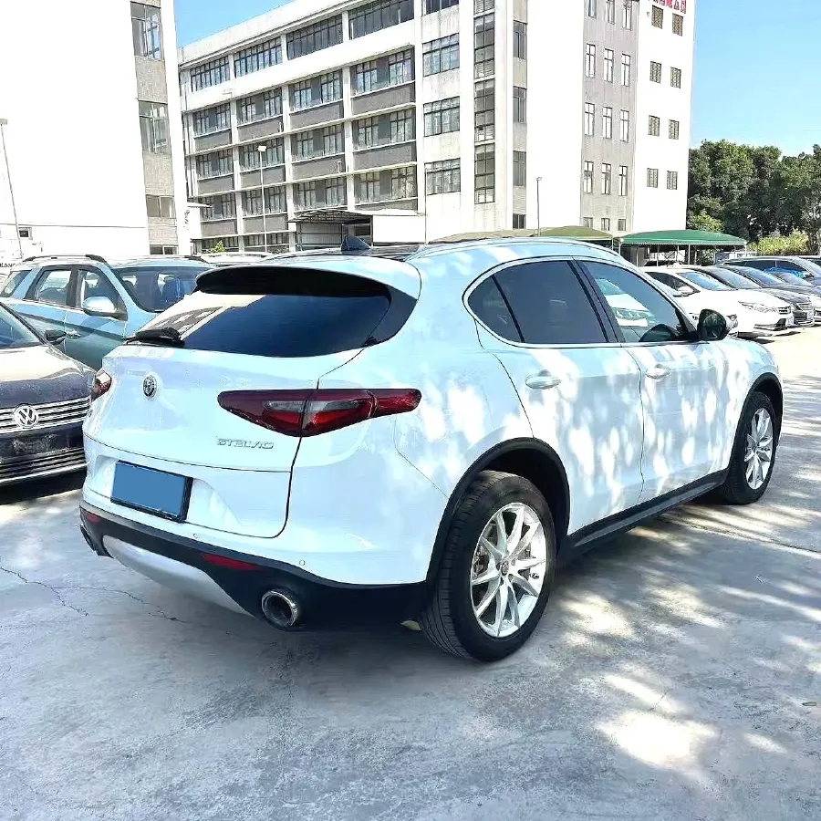 2017 Alfa Romeo Stelvio 2.0T 280HP L4 8AT,autocango,china used car exporter,china ev exporter,chinese used car exporter,chinese used ev exporter