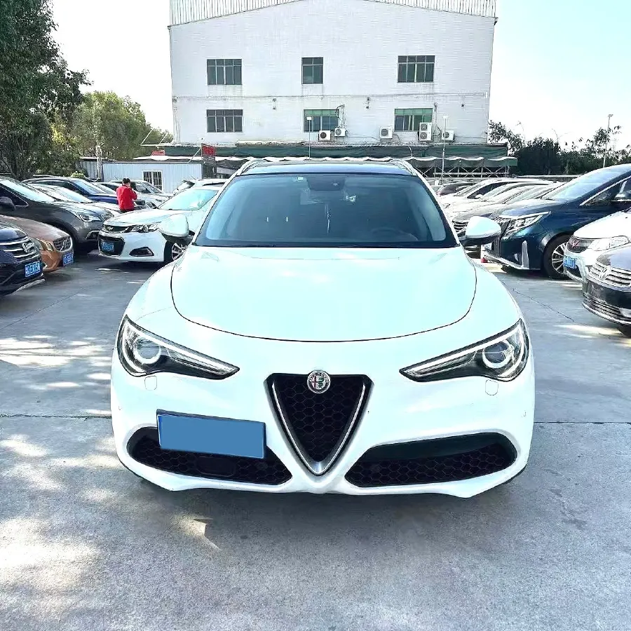 2017 Alfa Romeo Stelvio 2.0T 280HP L4 8AT,autocango,china used car exporter,china ev exporter,chinese used car exporter,chinese used ev exporter