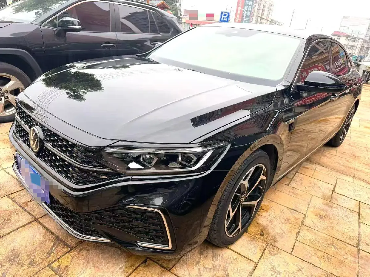 2023 Volkswagen Passat 2.0T 186HP L4 7DCT