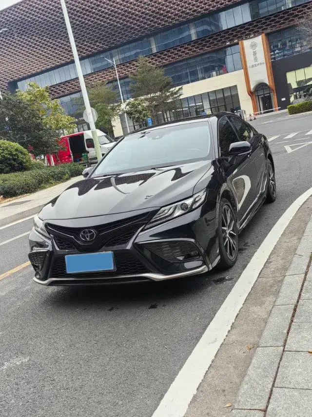 2021 Toyota Camry 2.5L 209HP L4 8AT