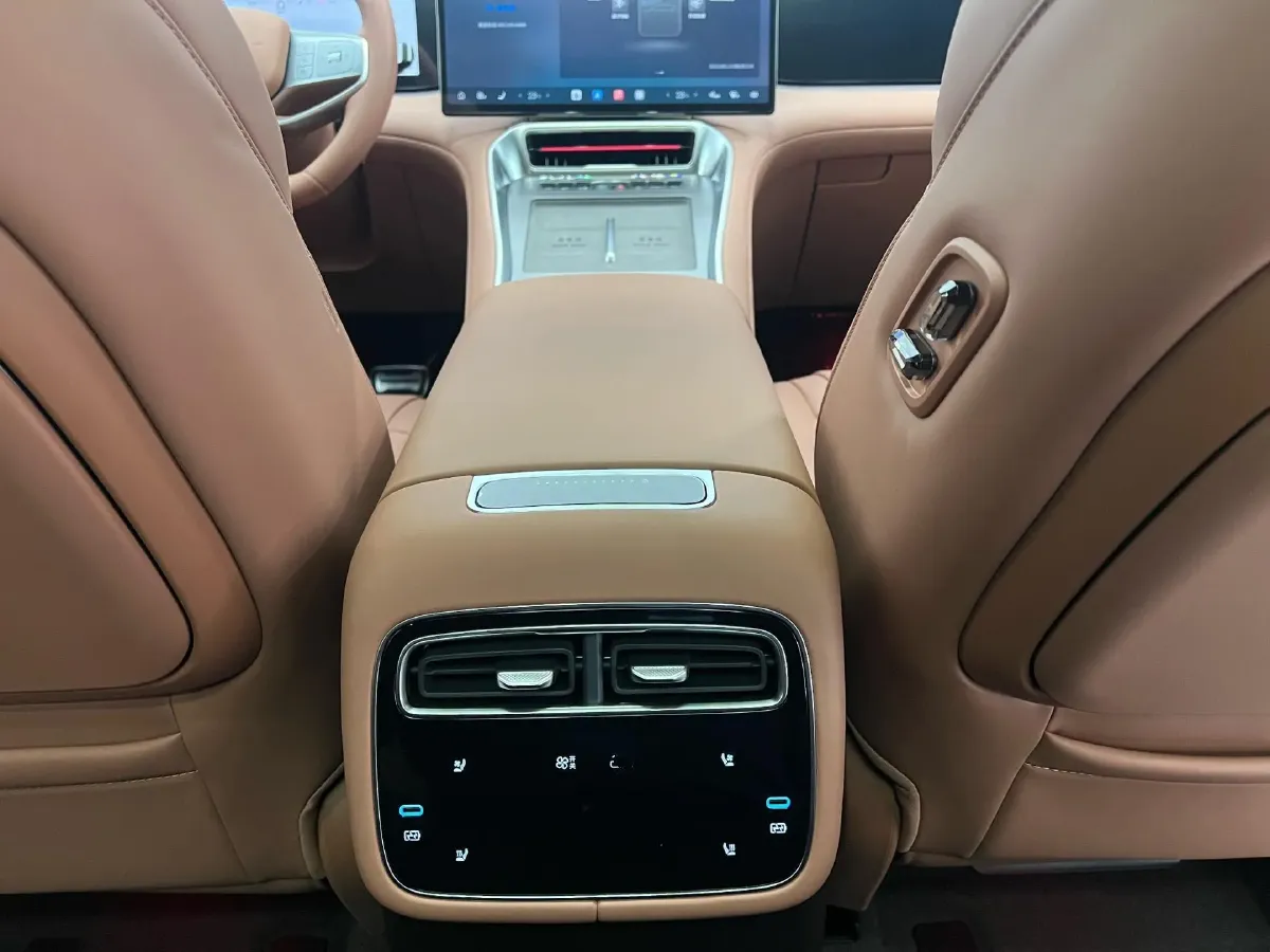 2025 Denza DenzaN8L 2.0T 207HP L4 E-CVT PHEV,autocango,china used car exporter,china ev exporter,chinese used car exporter,chinese used ev exporter