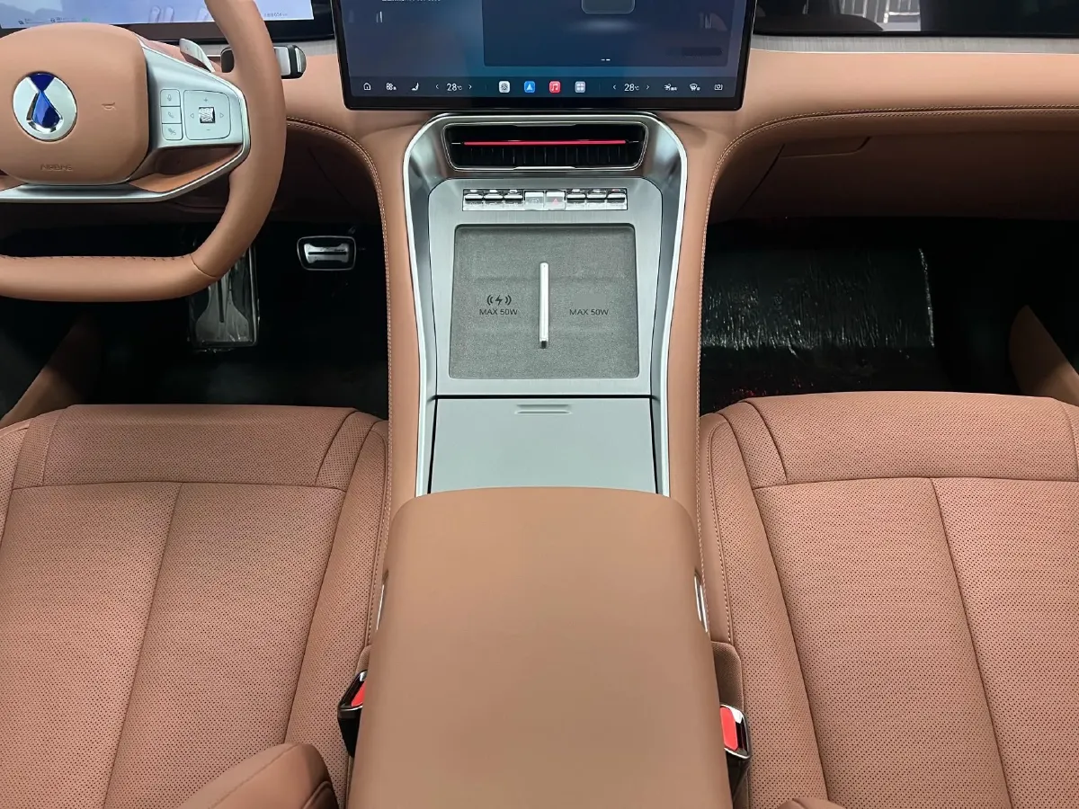 2025 Denza DenzaN8L 2.0T 207HP L4 E-CVT PHEV,autocango,china used car exporter,china ev exporter,chinese used car exporter,chinese used ev exporter