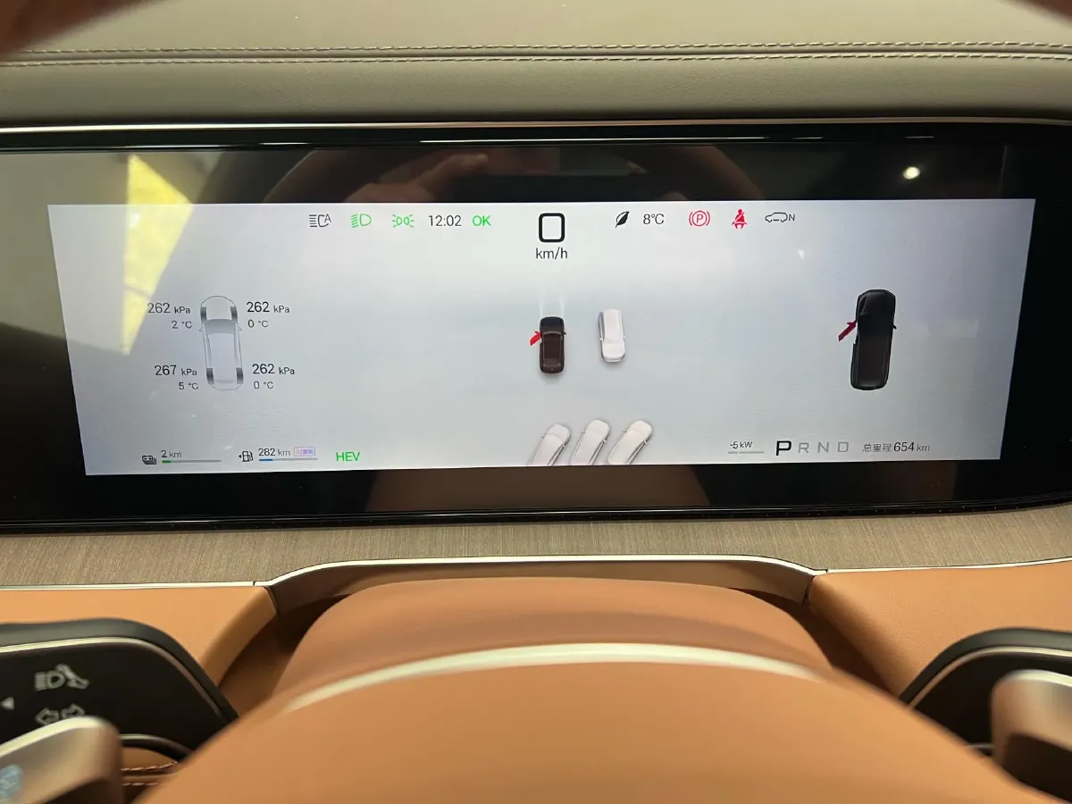 2025 Denza DenzaN8L 2.0T 207HP L4 E-CVT PHEV,autocango,china used car exporter,china ev exporter,chinese used car exporter,chinese used ev exporter