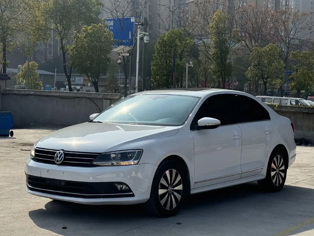 2018 Volkswagen Sagitar 1.2T 110HP L4 7DCT