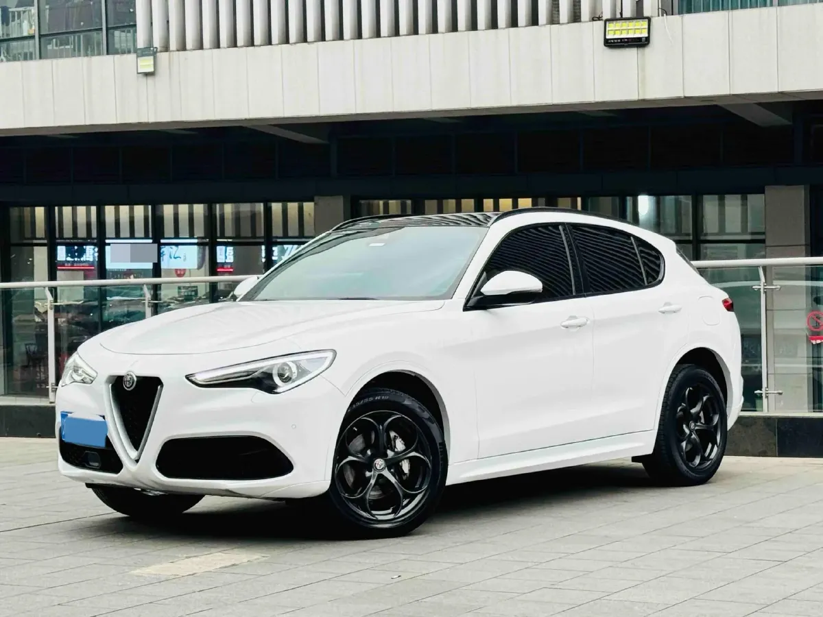 2021 Alfa Romeo Stelvio 2.0T 280HP L4 8AT,autocango,china used car exporter,china ev exporter,chinese used car exporter,chinese used ev exporter