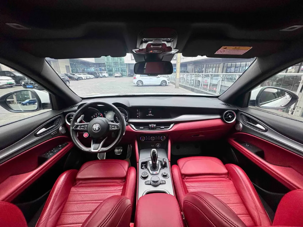 2021 Alfa Romeo Stelvio 2.0T 280HP L4 8AT,autocango,china used car exporter,china ev exporter,chinese used car exporter,chinese used ev exporter