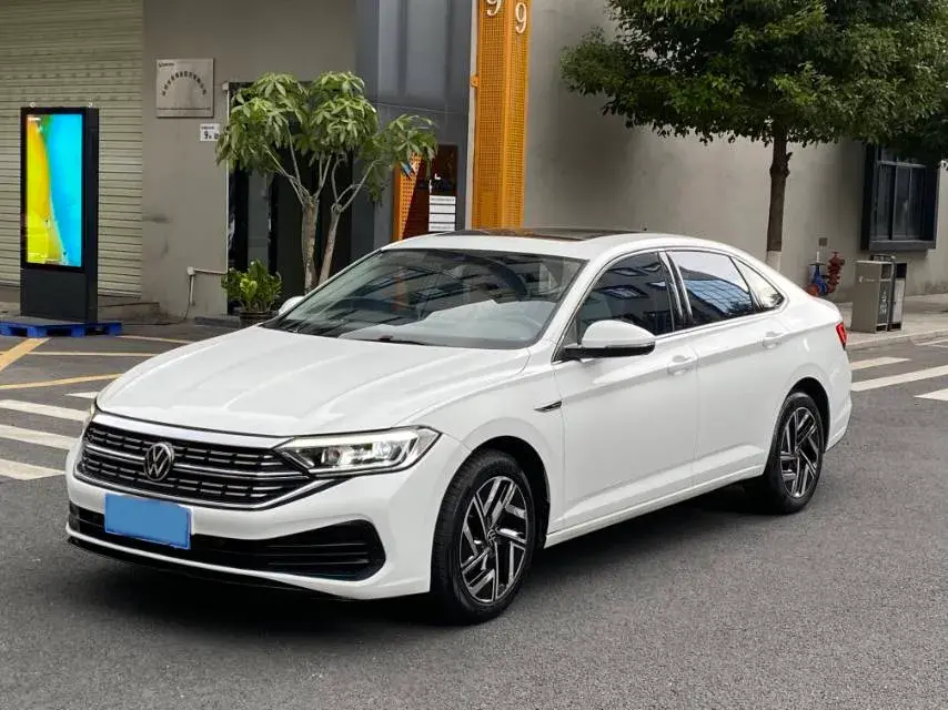 2023 Volkswagen Sagitar 1.2T 116HP L4 7DCT