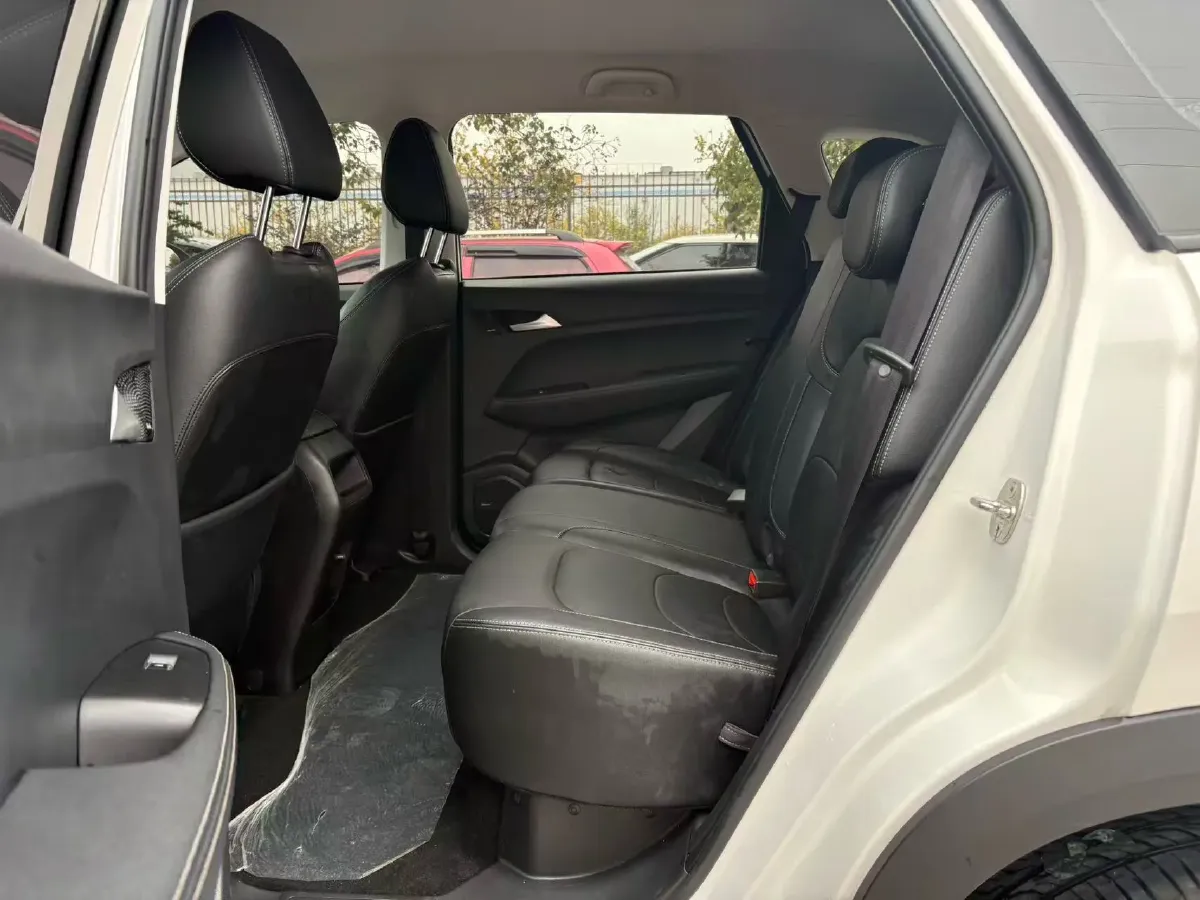 2020 BaoJun RC-5 1.5T 147HP L4 CVT,autocango,china used car exporter,china ev exporter,chinese used car exporter,chinese used ev exporter