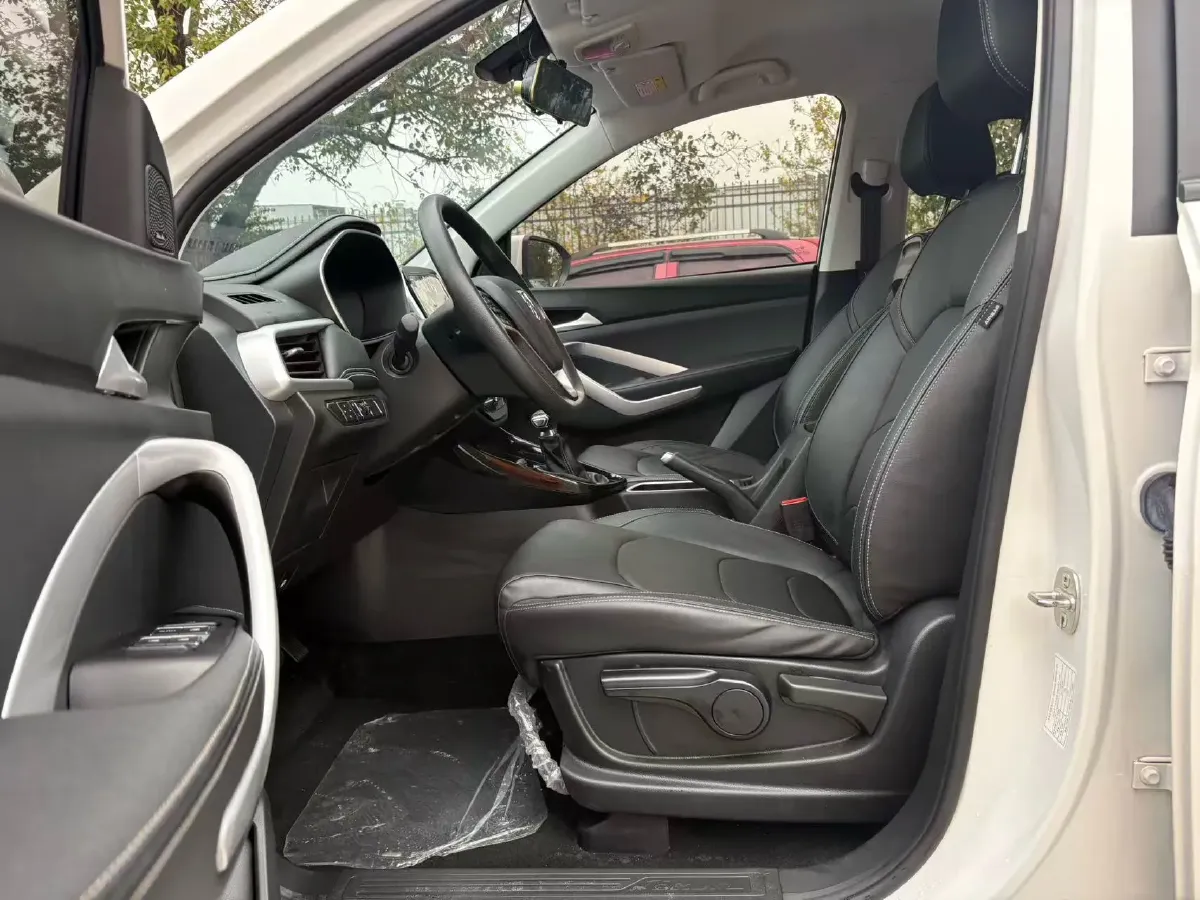 2020 BaoJun RC-5 1.5T 147HP L4 CVT,autocango,china used car exporter,china ev exporter,chinese used car exporter,chinese used ev exporter