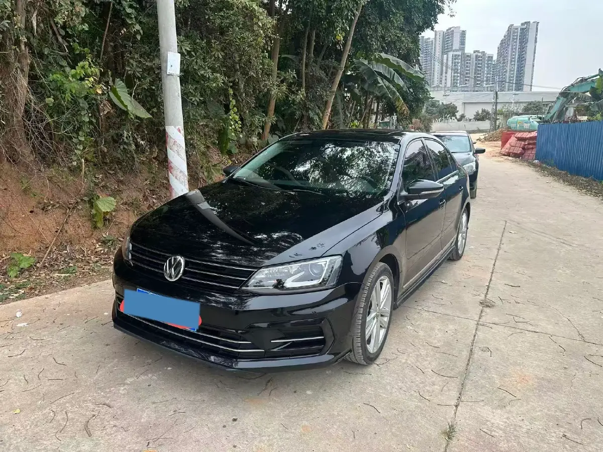 2018 Volkswagen Sagitar 1.4T 150HP L4 7DCT
