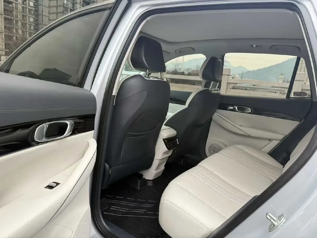 2024 Geely Emgrand L HiP 1.5T 181HP L4 3DHT PHEV 15.5KWH,autocango,china used car exporter,china ev exporter,chinese used car exporter,chinese used ev exporter
