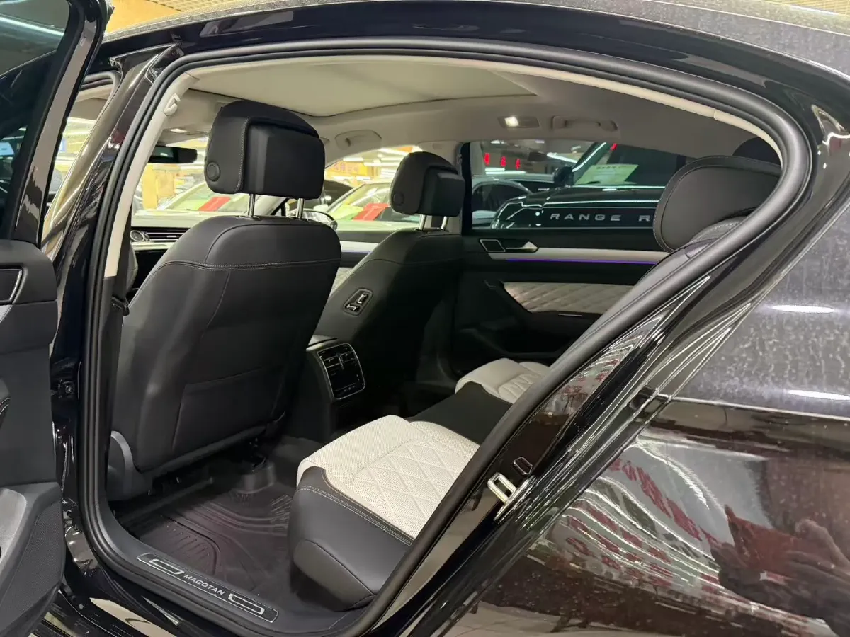 2024 Volkswagen Magotan 2.0T 186HP L4 7DCT,autocango,china used car exporter,china ev exporter,chinese used car exporter,chinese used ev exporter