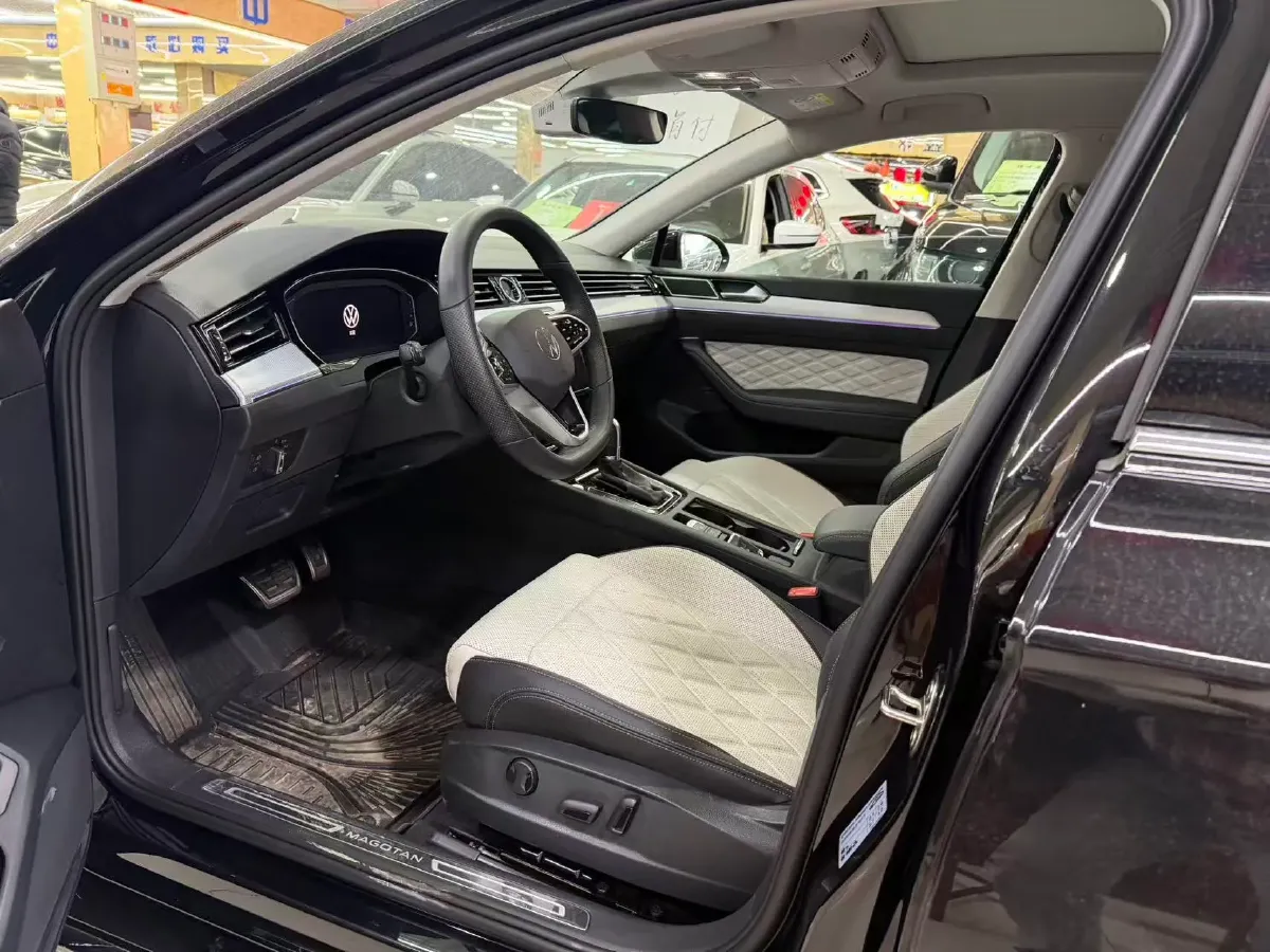 2024 Volkswagen Magotan 2.0T 186HP L4 7DCT,autocango,china used car exporter,china ev exporter,chinese used car exporter,chinese used ev exporter