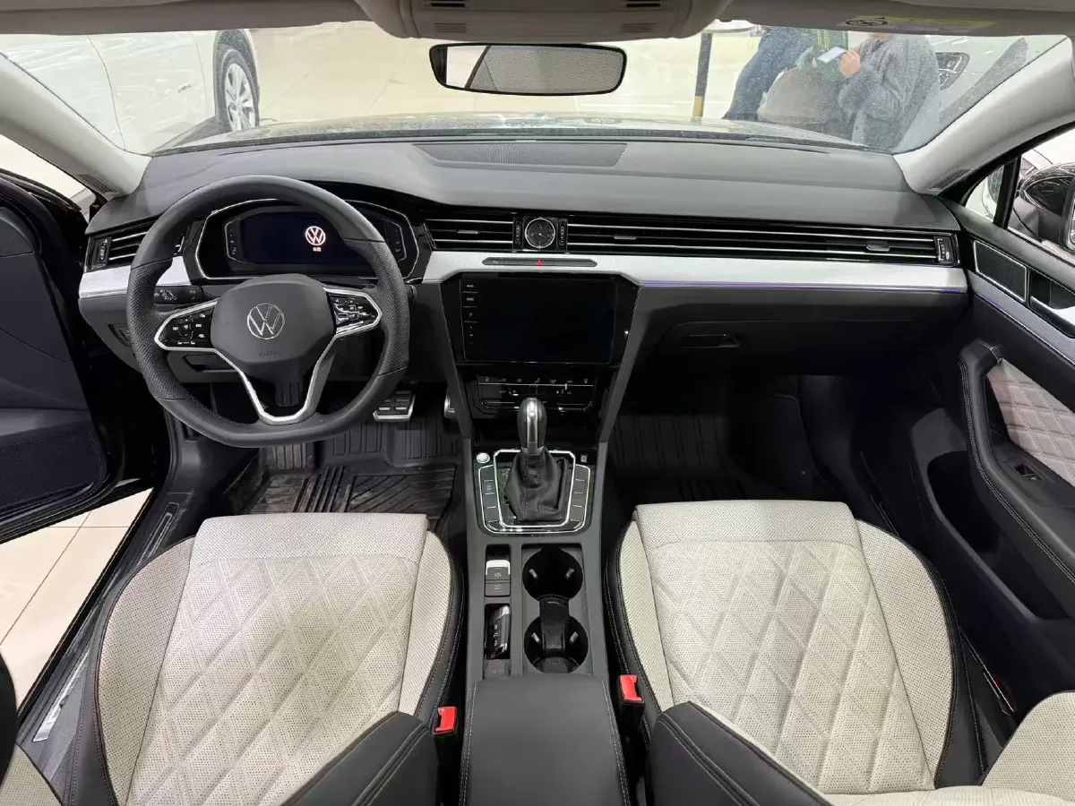 2024 Volkswagen Magotan 2.0T 186HP L4 7DCT,autocango,china used car exporter,china ev exporter,chinese used car exporter,chinese used ev exporter