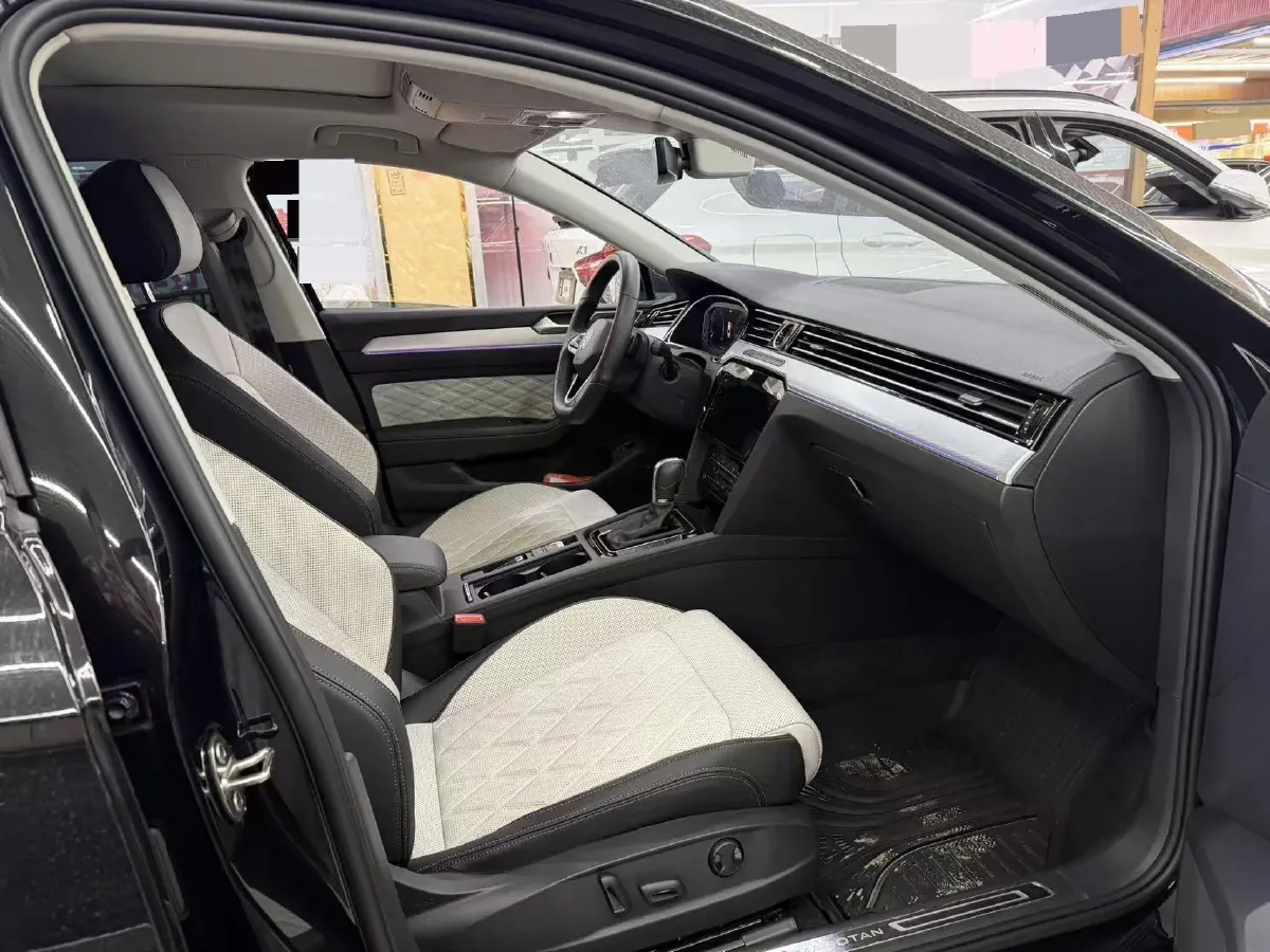 2024 Volkswagen Magotan 2.0T 186HP L4 7DCT,autocango,china used car exporter,china ev exporter,chinese used car exporter,chinese used ev exporter