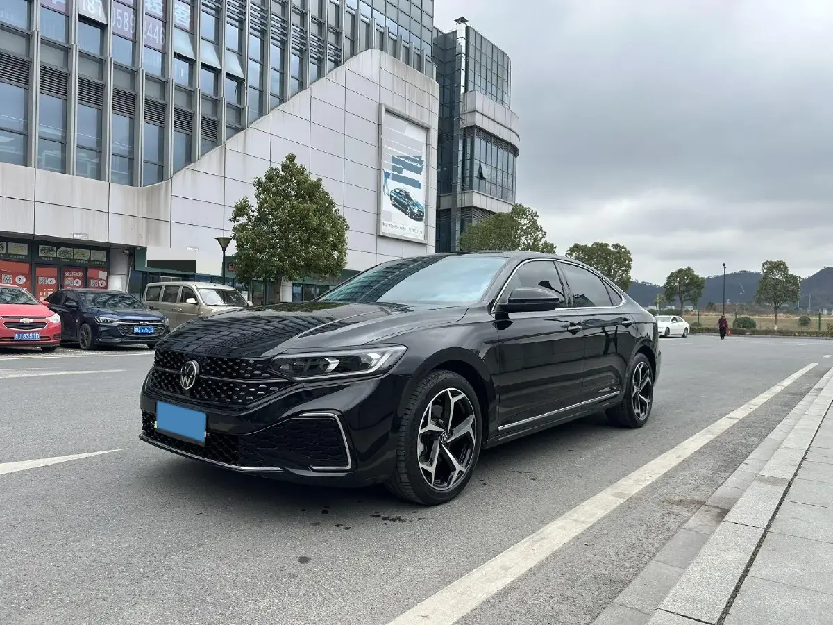 2024 Volkswagen Passat 2.0T 186HP L4 7DCT