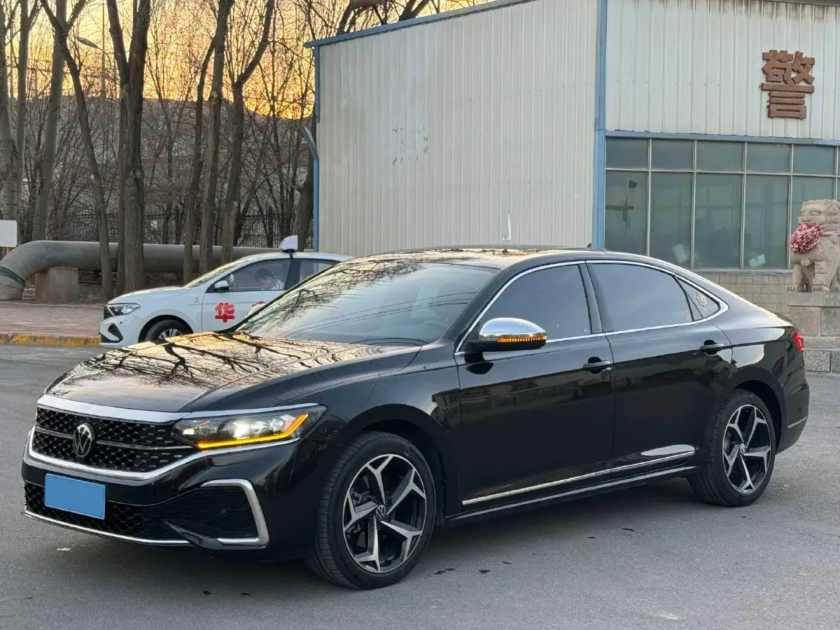 2024 Volkswagen Passat 2.0T 220HP L4 7DCT