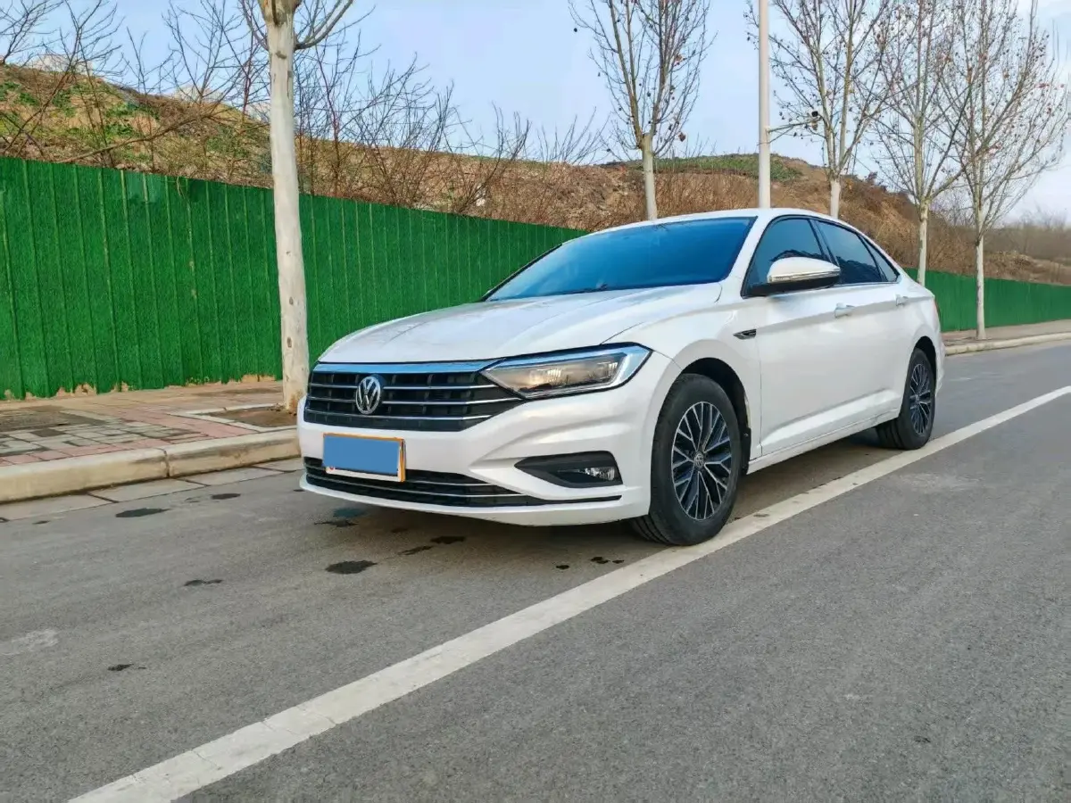 2020 Volkswagen Sagitar 1.2T 116HP L4 7DCT
