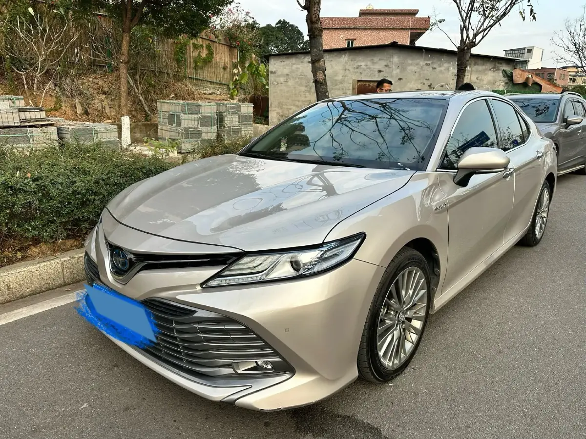 2019 Toyota Camry 2.5L 178HP L4 E-CVT Hybrid