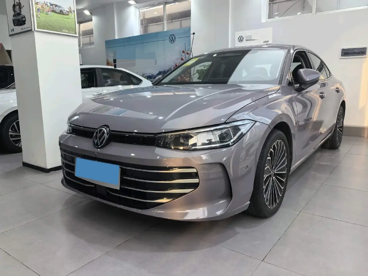 2025 Volkswagen Passat 2.0T 220HP L4 7DCT