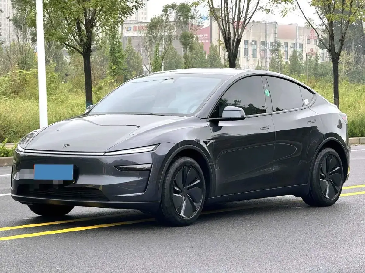 2025 Tesla Model Y BEV 62.5KWH