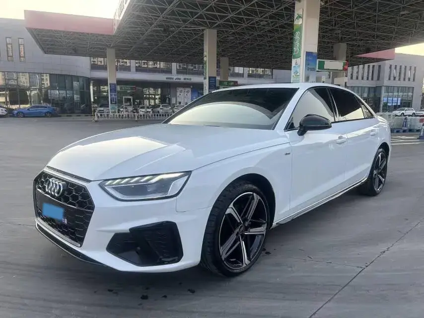2022 Audi A4L 2.0T 190HP L4 7DCT