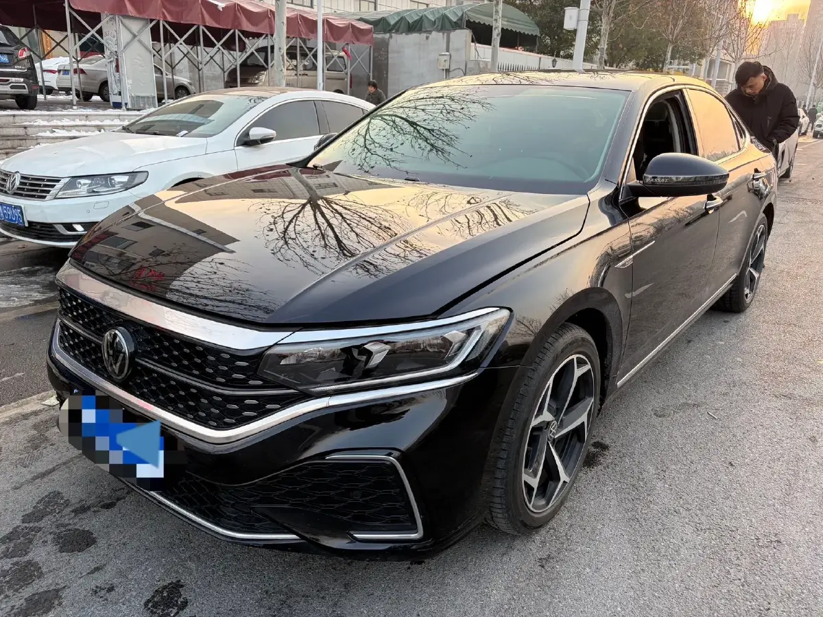 2023 Volkswagen Passat 2.0T 186HP L4 7DCT