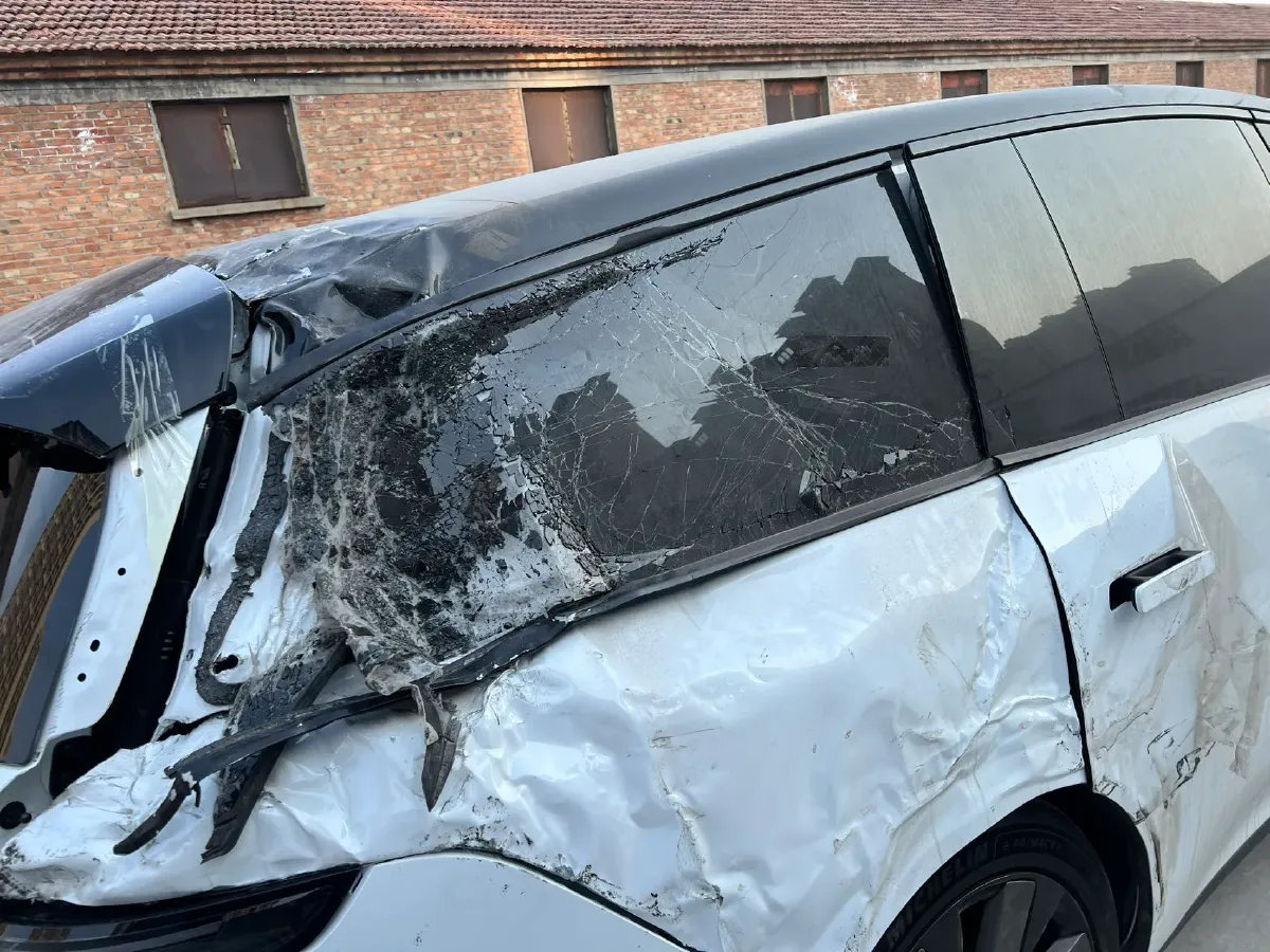 2025 Li i8 BEV,autocango,china used car exporter,china ev exporter,chinese used car exporter,chinese used ev exporter