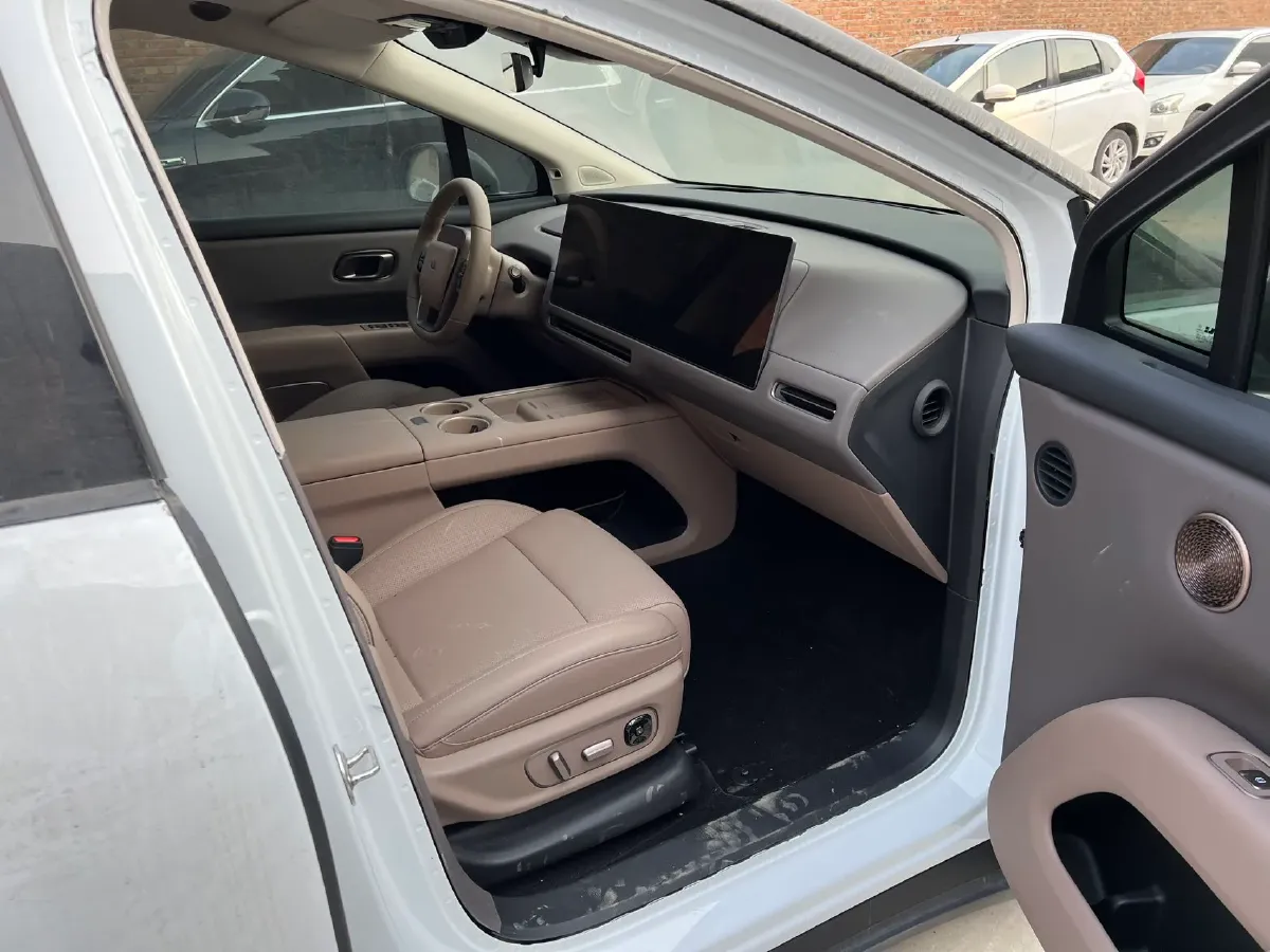 2025 Li i8 BEV,autocango,china used car exporter,china ev exporter,chinese used car exporter,chinese used ev exporter