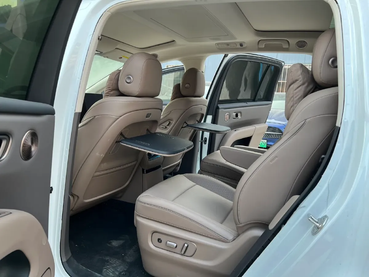 2025 Li i8 BEV,autocango,china used car exporter,china ev exporter,chinese used car exporter,chinese used ev exporter