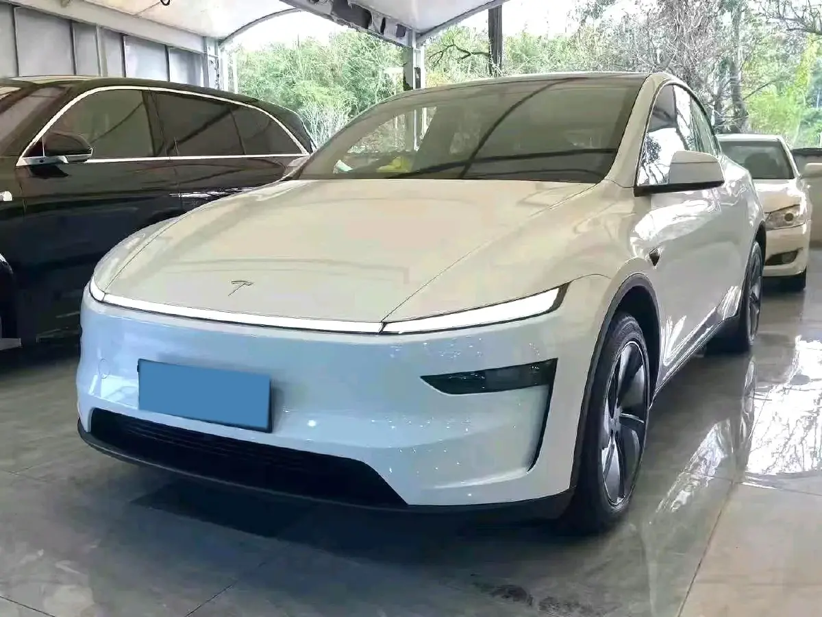 2026 Tesla Model Y BEV