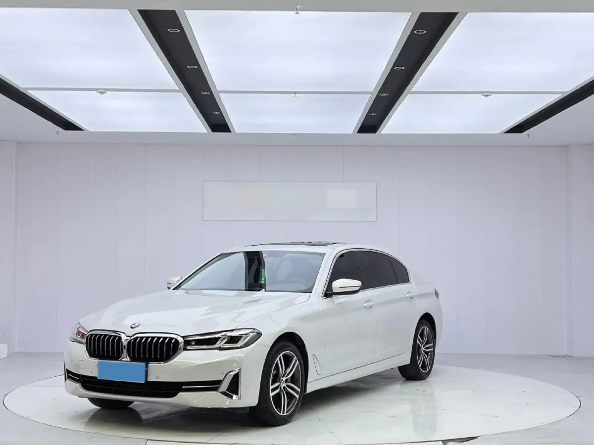 2022 BMW 5 Series 2.0T 252HP L4 8AT