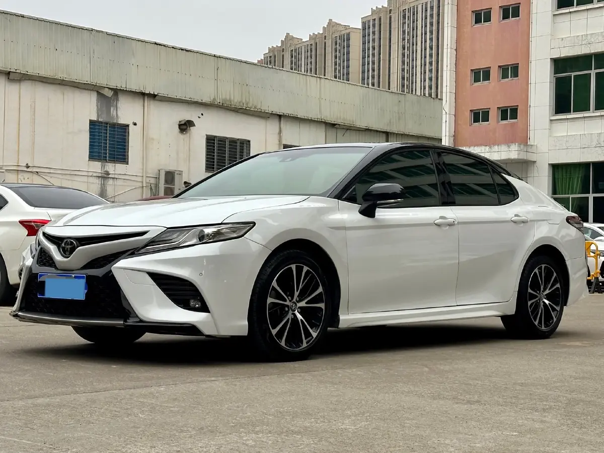 2019 Toyota Camry 2.5L 209HP L4 8AT