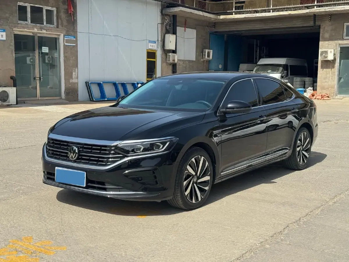 2023 Volkswagen Passat 2.0T 186HP L4 7DCT