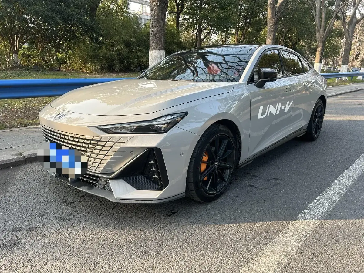2022 ChangAn UNI-V 1.5T 188HP L4 7DCT