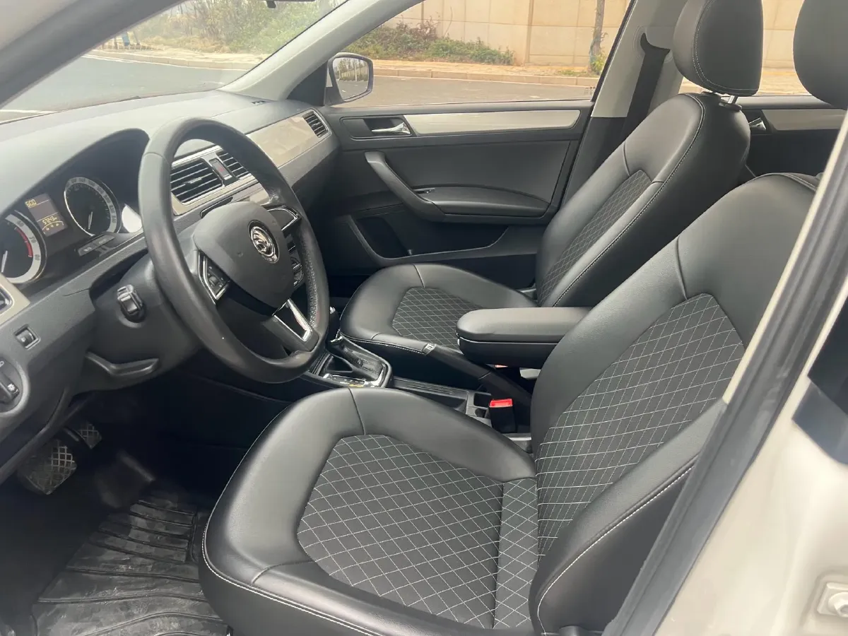 2019 SWM G01 1.5T 156HP L4 6AT,autocango,china used car exporter,china ev exporter,chinese used car exporter,chinese used ev exporter