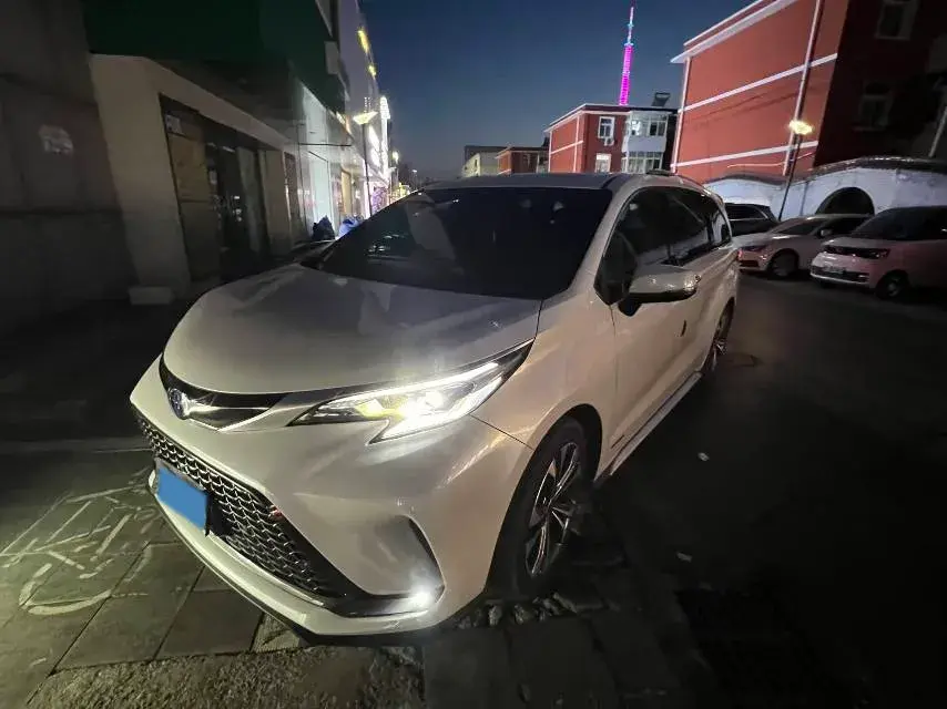 2023 Toyota Granvia 2.5L 189HP L4 E-CVT Hybrid