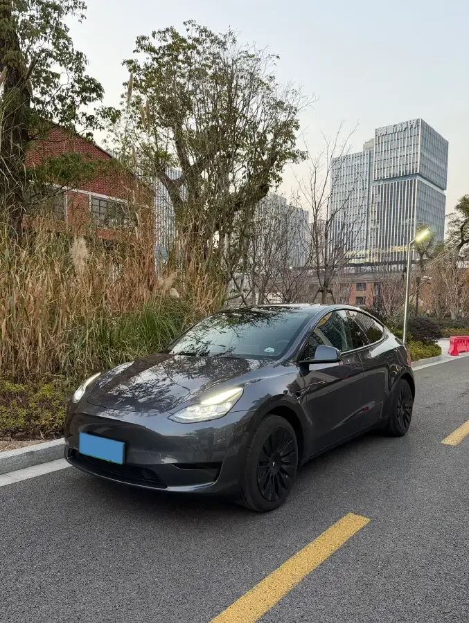 2022 Tesla Model Y BEV 60KWH