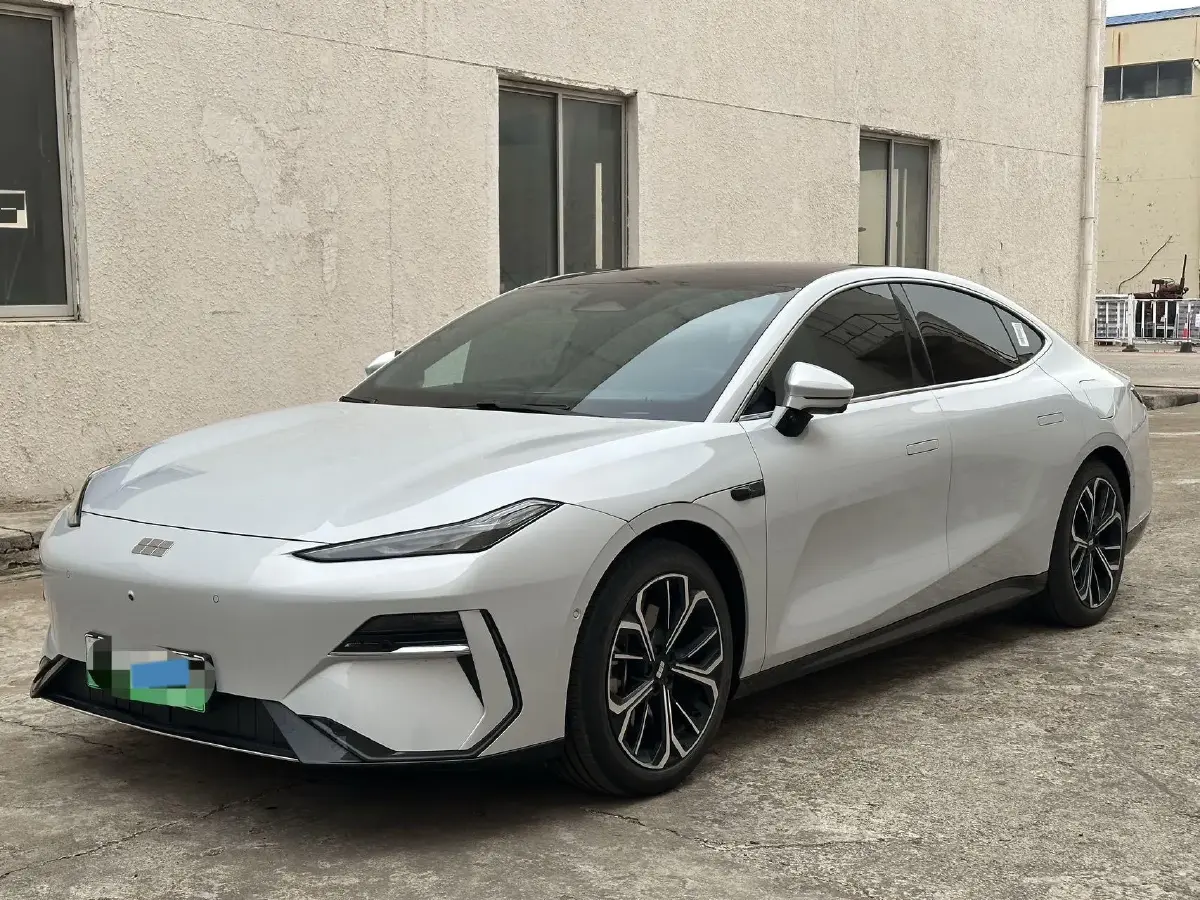 2025 MAXUS InterstellarX 2.5T 224HP L4 8AT