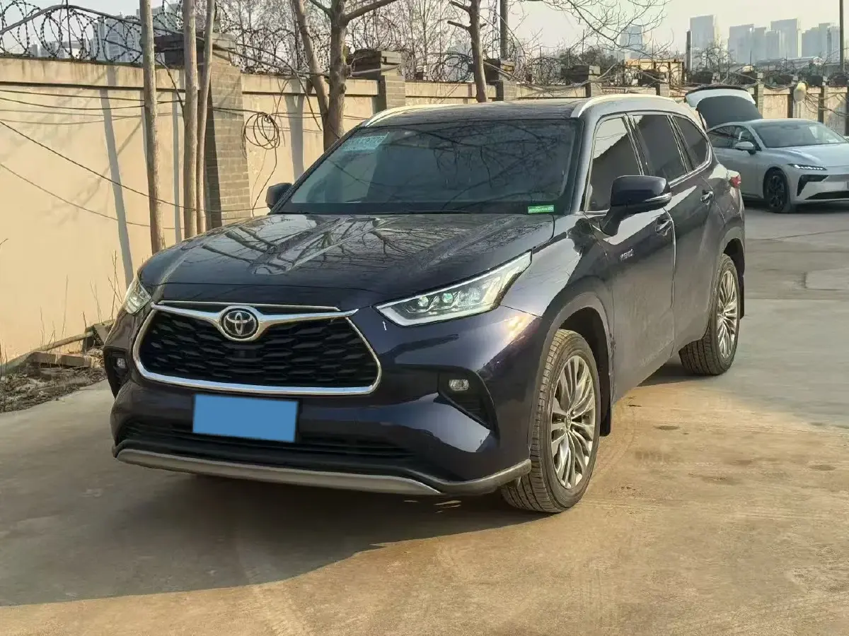 2022 Toyota Highlander 2.5L 192HP L4 E-CVT Hybrid