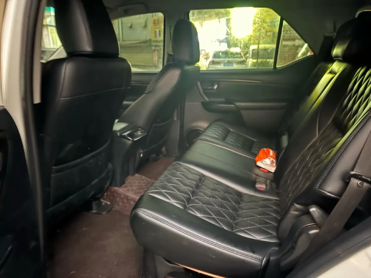 2015 Toyota Fortuner 2.7L 159HP L4 4AT,autocango,china used car exporter,china ev exporter,chinese used car exporter,chinese used ev exporter