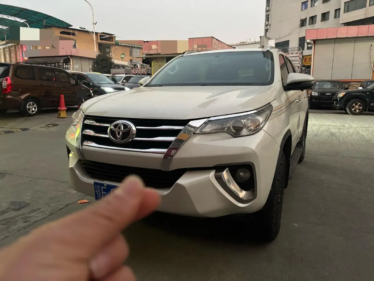 2015 Toyota Fortuner 2.7L 159HP L4 4AT