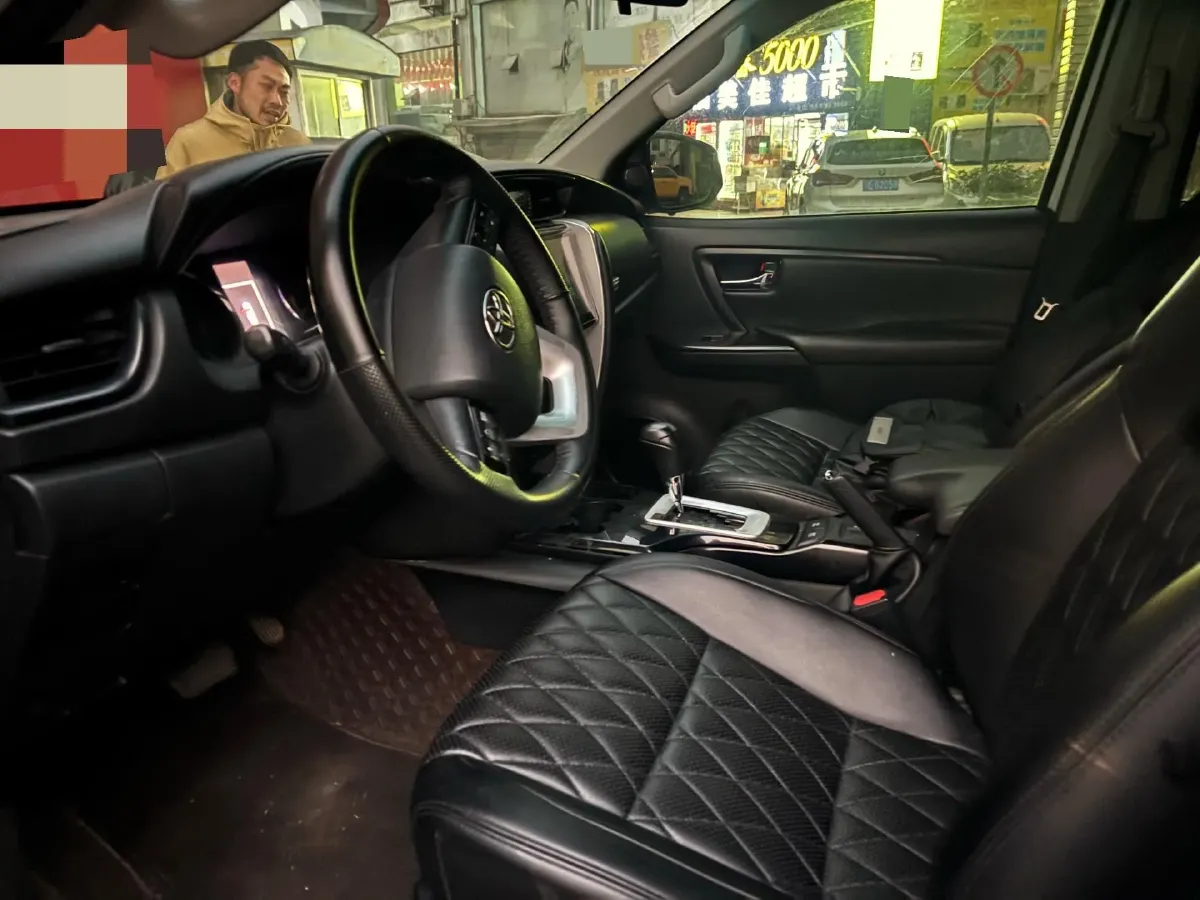 2015 Toyota Fortuner 2.7L 159HP L4 4AT,autocango,china used car exporter,china ev exporter,chinese used car exporter,chinese used ev exporter