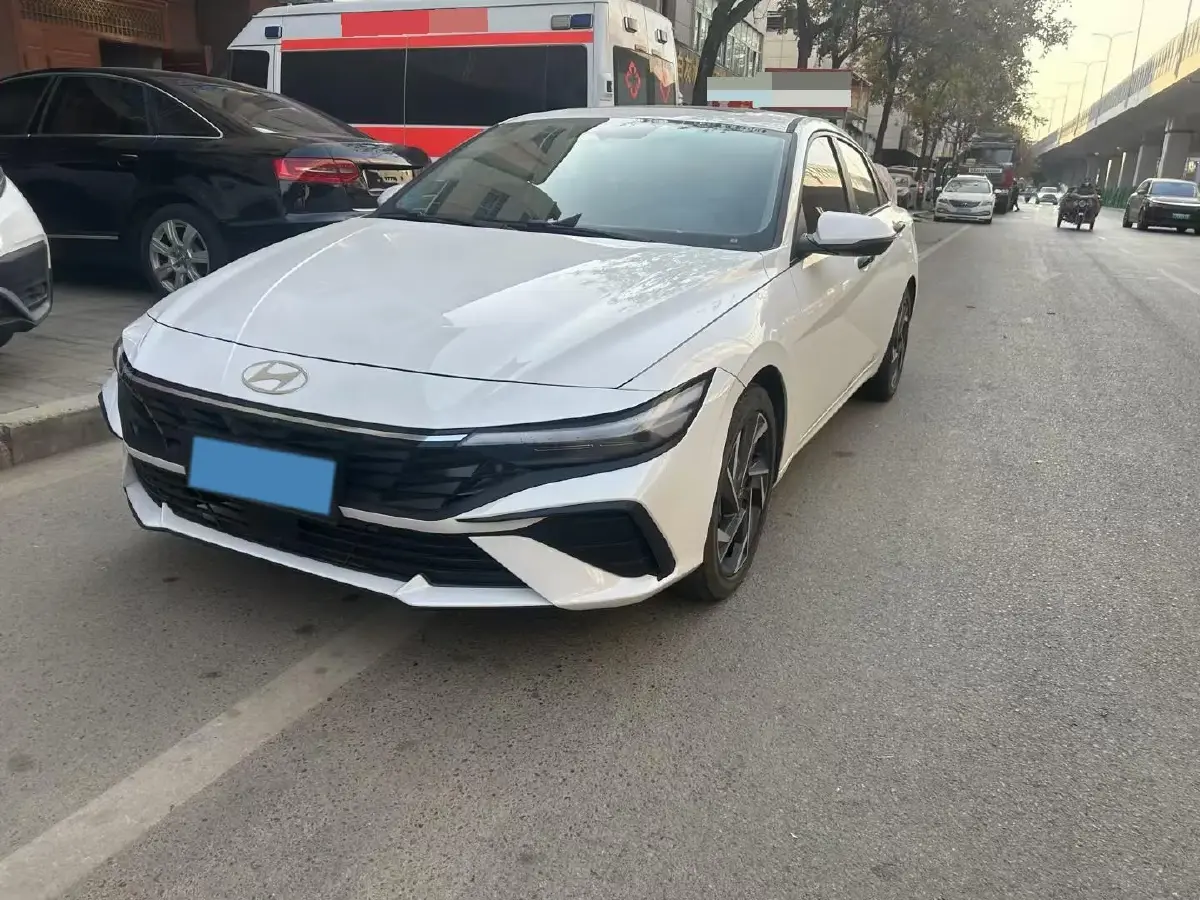 2023 Hyundai Elantra 1.5L 115HP L4 CVT